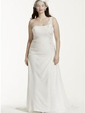 NWT David’s Bridal One Shoulder Chiffon Wedding Dress Size 14 Soft White V3398